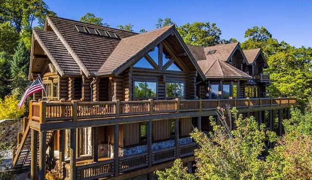Satulah Vista: Luxe cabin with stunning views minutes from downtown Highlands in Highlands