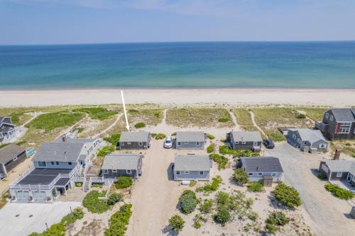 Seaside Serenity with Private Beach Access in East Sandwich