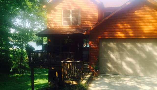 Secluded Lake front house with private beach in Putnam
