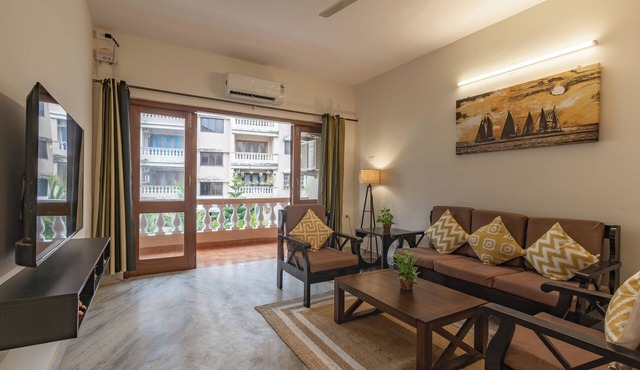Spacious 2-Bedroom Apartment In Varca With 3 AC's Walkable To Zalor Beach in Varca