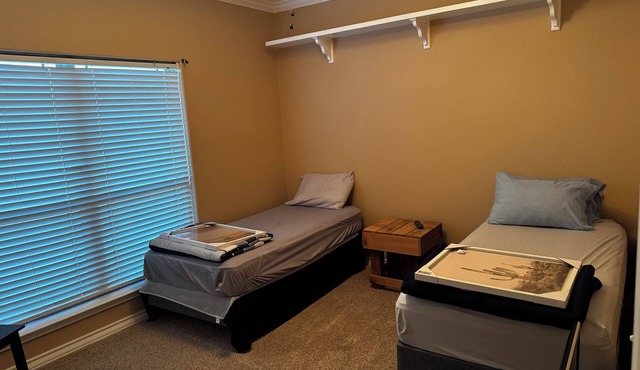 Spacious 4-bedroom house in Midland with AC in Midland