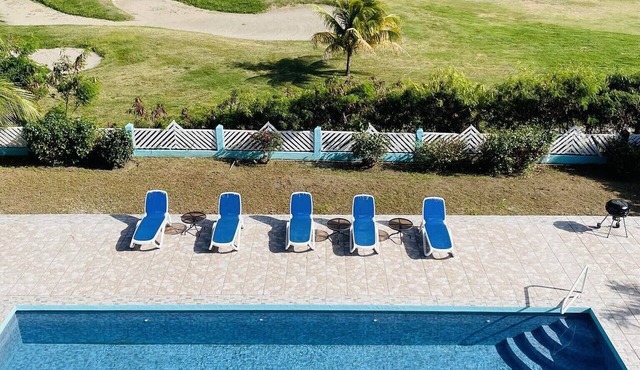 Spacious 4 King Bed En-Suite Apartment on Golf Course with large Pool in Basseterre