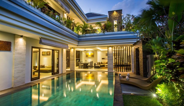 Spacious 6 bedroom villa with private pool near uluwatu and Jimbaran Beach. in Jimbaran