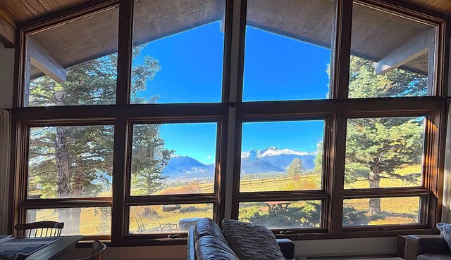 Spacious, private 5-bedroom house on 3 acres in Estes Park with incredible views in Estes Park