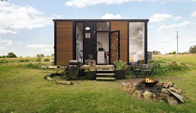 Sunset Retreat by Tiny Away in Glan Devon