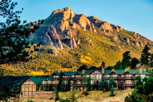 Taharaa Mountain Lodge in Estes Park