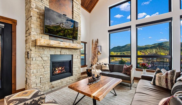 The Bears Den - Jacuzzi, Fireplace, BBQ Grill in Estes Park