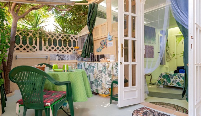 ‘The Green Artists’ Room’ with Private Garden and Wi-Fi in Rosignano Marittimo