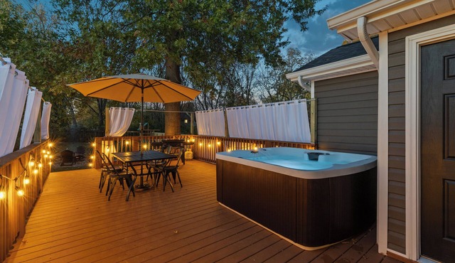 The Luxe/Hot Tub/Playground/12 Min to Horse Park in Georgetown