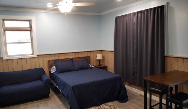 "The Office" Studio - Close to Beach, Dock slip included in Man O War Cay