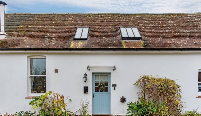 The Old Schoolroom by Bloom Stays - sleeps 4 guests in 2 bedrooms in Canterbury