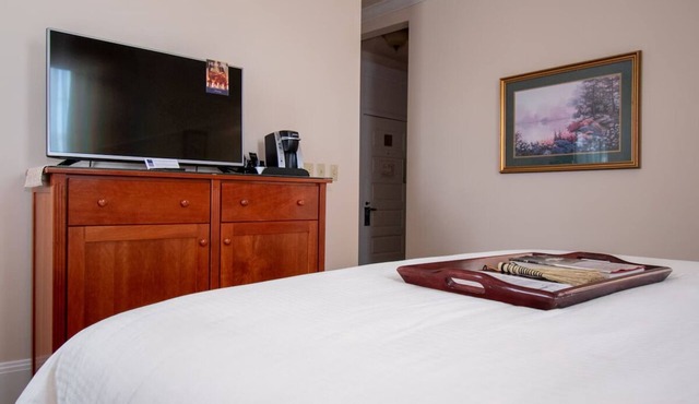 Timeless Room w/Refined Charm Near Berea College - Rich Heritage Retreat! in Berea