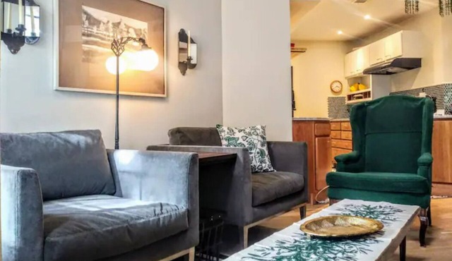 Top Floor. Cathedral Ceilings, Excellent Wi-FI - 20% off for 30 days in Denver