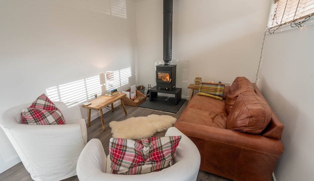 Two bedroom, single-storey detached lodge. in Balfron Station
