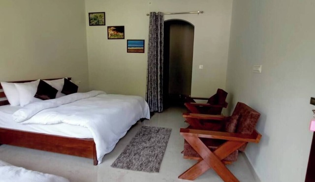 Two Private Rooms w/Balcony in Naturalist's Home in Teda