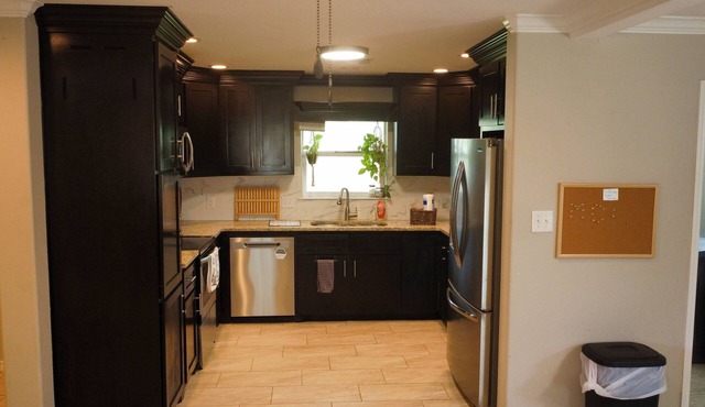 Two-Story 4-bedroom house in Ingleside with WiFi, fenced in yard. in Ingleside