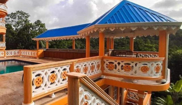 Union Hilltop Paradise Villas - Premium Poolside Villa with Scenic Views in Castries