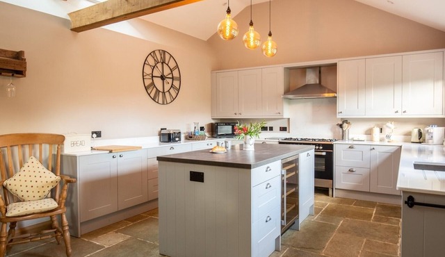 Unique converted Dovecote Grade II listed sleeps 6 set in the Cotswolds. in Chipping Campden
