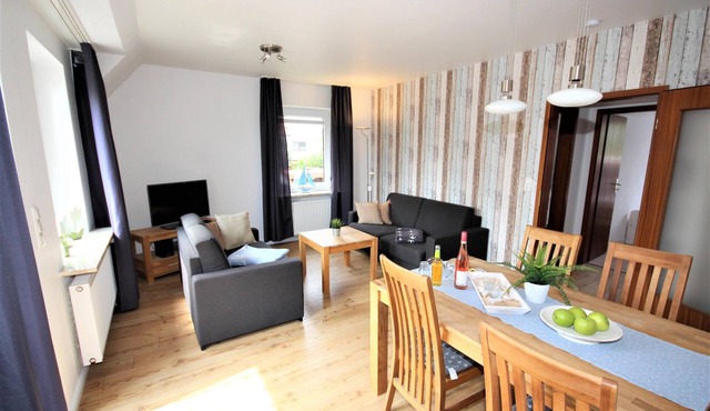 Vacation away from the hustle and bustle. For up to 6 people on the 1st floor with loggia in Westerdeichstrich