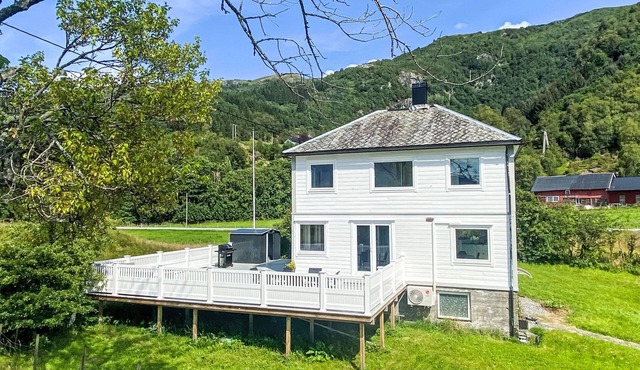 Vacation home Sjøtun by Interhome in Sørbøvåg