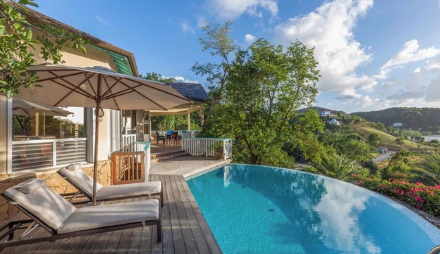 Villa Tramonto. Great view, pool, exclusive area and beach at walking distance. in St. Johns