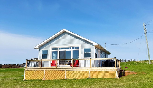 Your 2 bedroom Blue Cottage Just 2 Minutes away from the Sands of Cousin’s Shore in Kensington