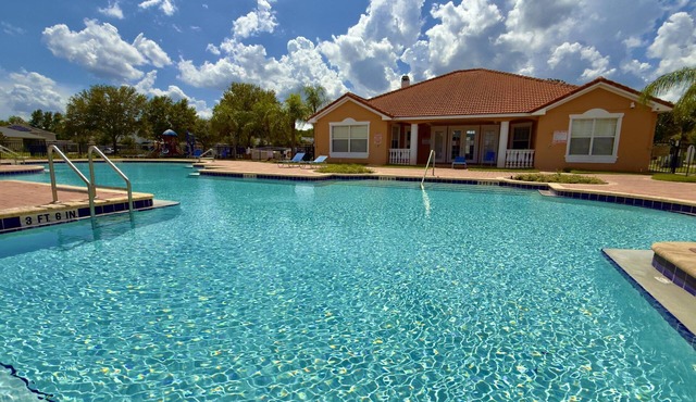 Your Lakeview Getaway in Crystal Cove – Sunsets, Comfort & Great Location in Kissimmee