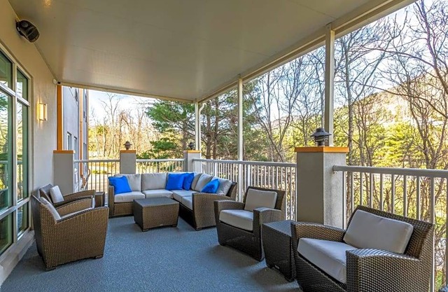 2-Star Hotel ∙ Holiday Inn Express & Suites Asheville Downtown, an IHG Hotel in Asheville