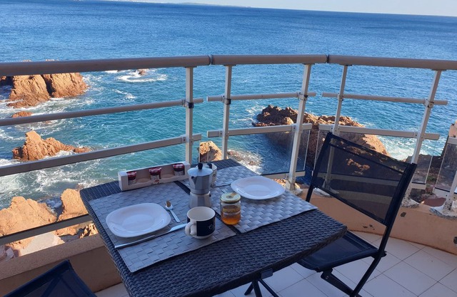 Great studio with sea view in Saint-Raphaël