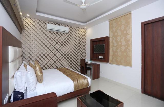 Hotel Arch - Beautiful Spacious Room Near Aerocity New Delhi in New Delhi