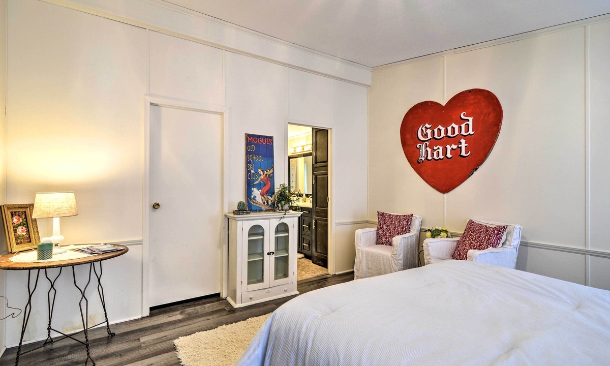 Good Hart Cottage | Woodland Retreat: Near Trails, Golf & Wineries!
