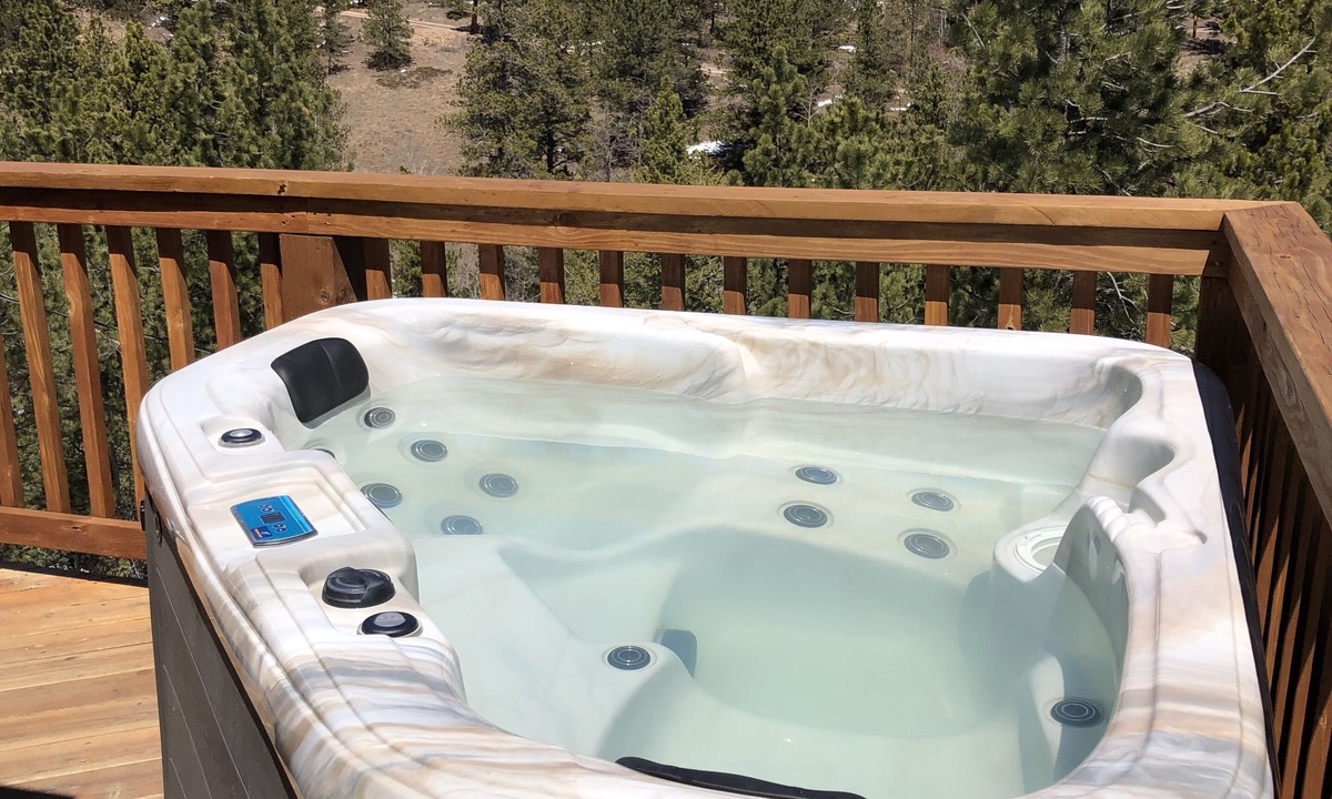 Allenspark Cabin | Enjoy fall colors in the Rockies. Book your holiday stay, Discounts available.