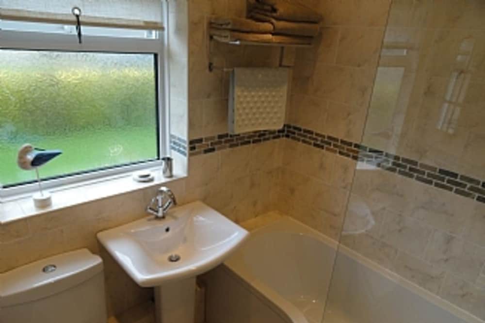 Photo of Bathroom in Fairbourne