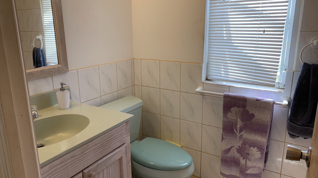 Photo of Bathroom in Oualie Bay