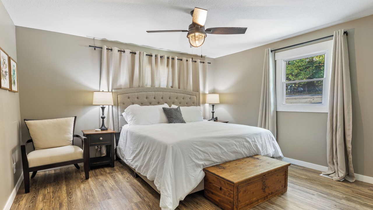 Photo of Bedroom in Sunrise Beach