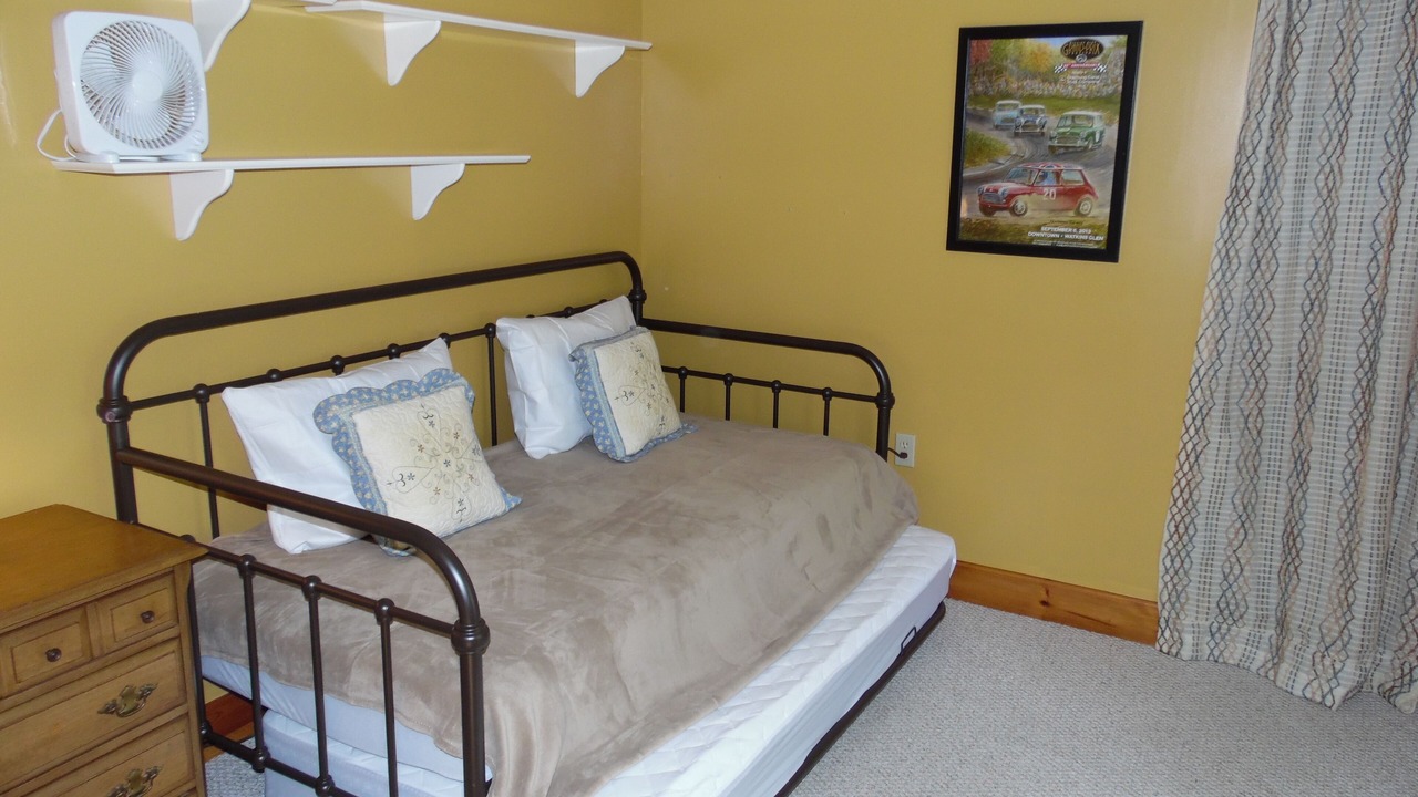 Photo of Bedroom in Town of Reading