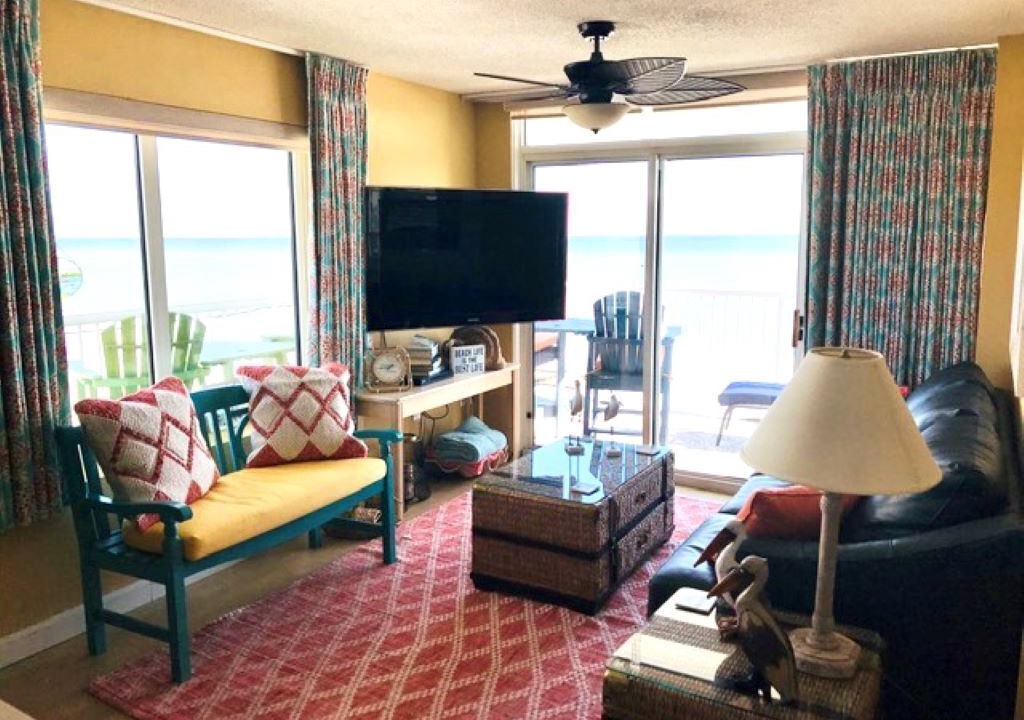 Photo of Livingroom in Arcadian Shores