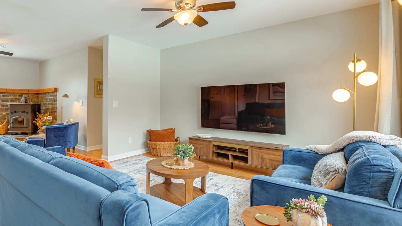 Photo of Livingroom in Town of Reading