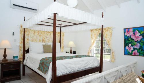 Deluxe - 1 Queen Bed