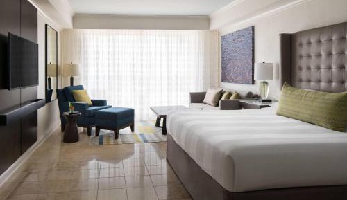 Guest room, 1 King, Resort view, Balcony