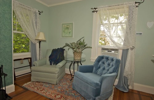 Fitchburg Bed & Breakfast | Howarth House B&B