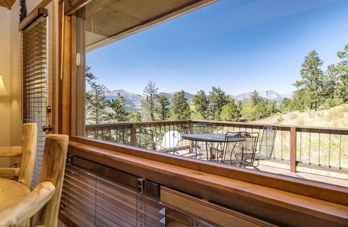 Windcliff Estates House | Tranquil Luxury Vacation At Windcliff 3 Bedroom Home by RedAwning