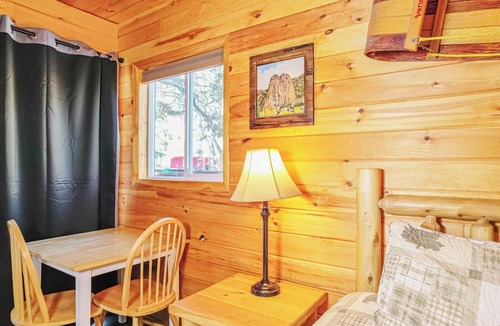 Estes Park Hotel | Gorgeous Riverfront Suite with Views R1