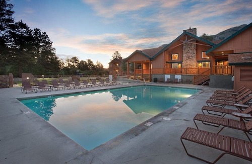 Estes Park Apartment | Estes Park | Mountain Basecamp | Hot Tub & Fireplace