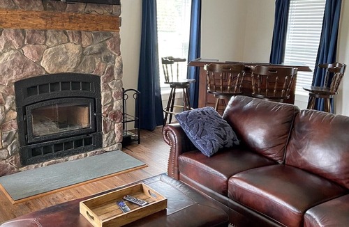 Morrisville House | The Balsam Lodge- Close to All Stowe Has to Offer LOWER RATES FOR SUMMER