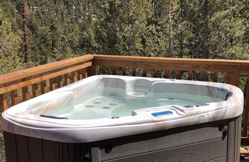 Allenspark Cabin | Enjoy fall colors in the Rockies. Book your holiday stay, Discounts available.