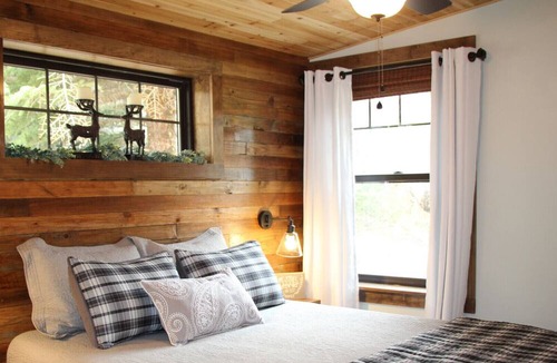 Drake Cabin | Great Getaway on the Big Thompson very near Estes & Rocky Mt. Nat'l Park