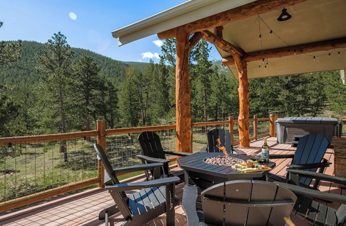 Allenspark Cabin | Pines & Peaks Cabin | 10 min to RMNP | Hot tub