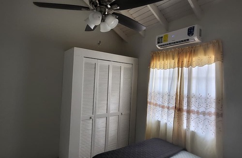 Newcastle Apartment | Charming 2-bedroom apartment in New Castle with WiFi, AC and full laundry