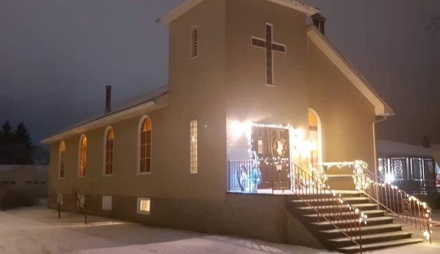 Luxury Church Stay with Free Breakfast, sleeps up to 6 in Mannville